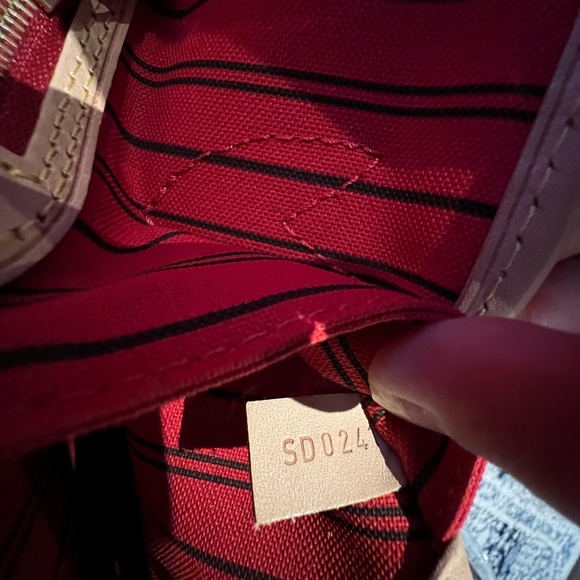 Louis Vuitton Neverfull MM - Picture 4 of 5